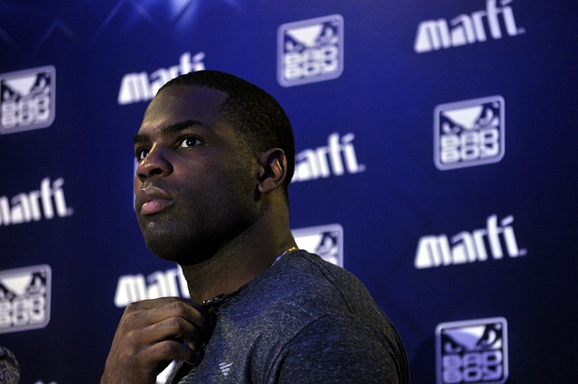 佩戴同款项链，王楚钦恋情公开？亮相北京，谁注意陈梦的举动.